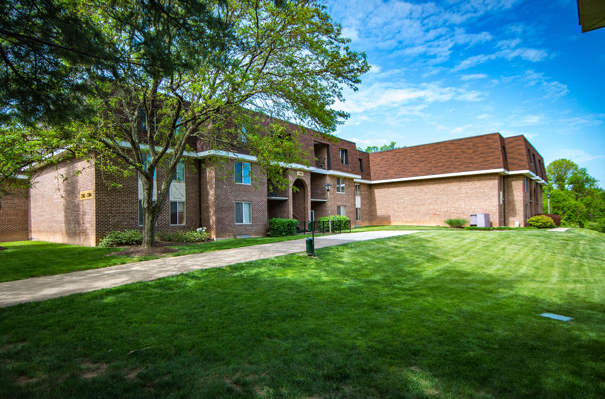 Oakton Park Apartments Building Exterior 38