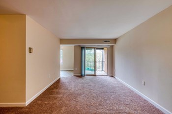 Oakton Park Apartments Unit 8-21 3 Oakton Park Apartments Unit 8-21 3 - Photo Gallery 5