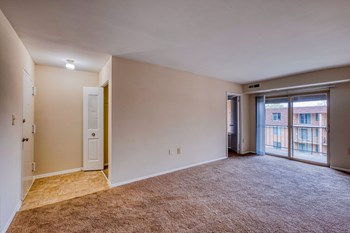 Oakton Park Apartments Unit 8-21 4 Oakton Park Apartments Unit 8-21 4 - Photo Gallery 4