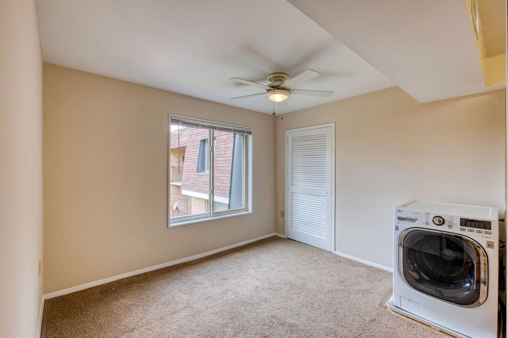 Oakton Park Apartments Unit 8-21 1