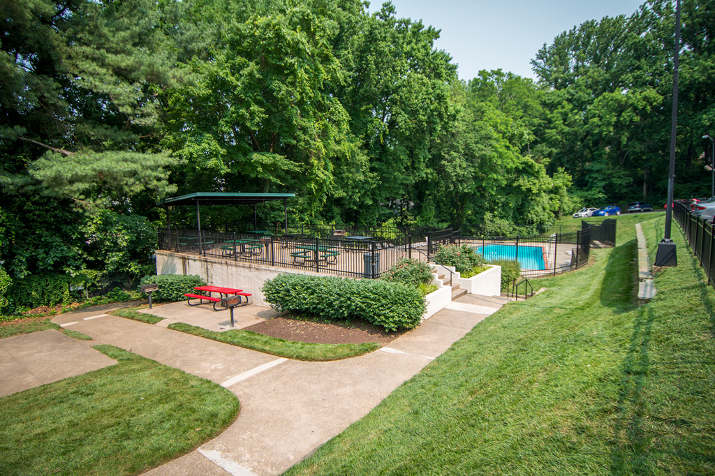 8600 Apartments Picnic Area Far