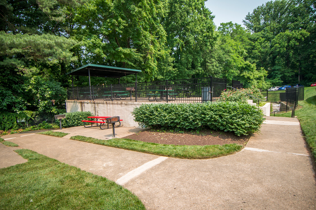 8600 Apartments Picnic Area