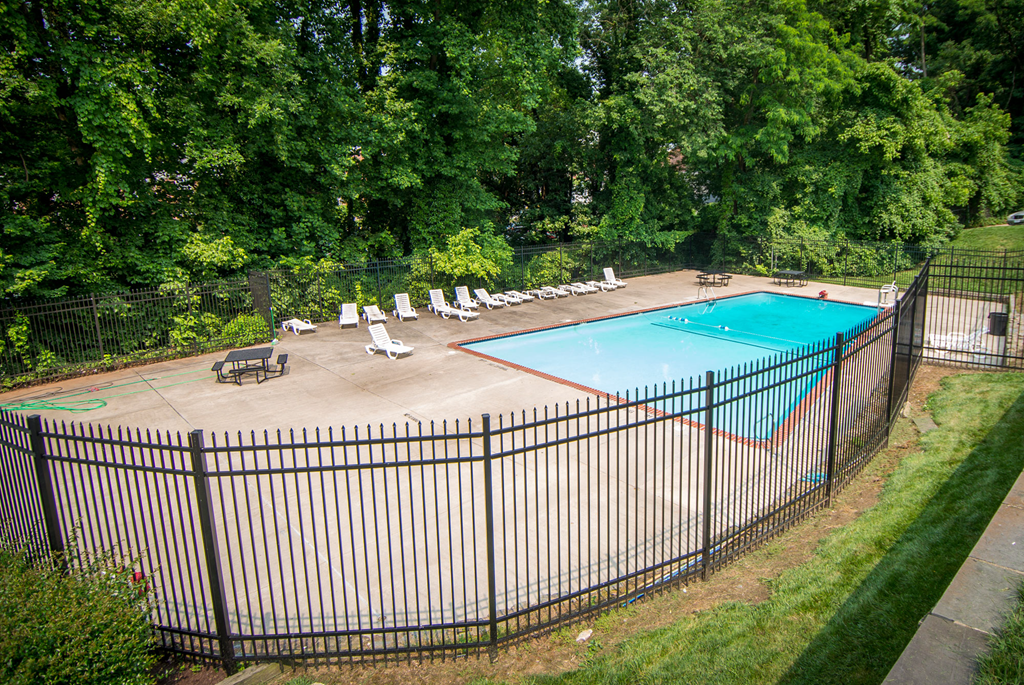 8600 Apartments Pool Enclosure