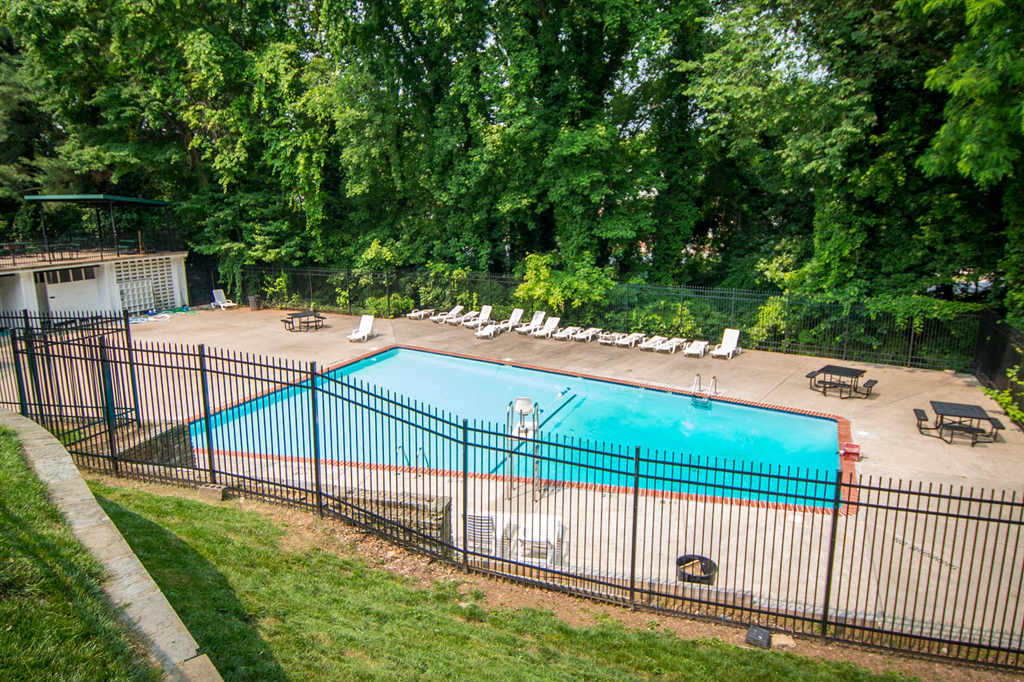 8600 Apartments Pool Enclosure Top