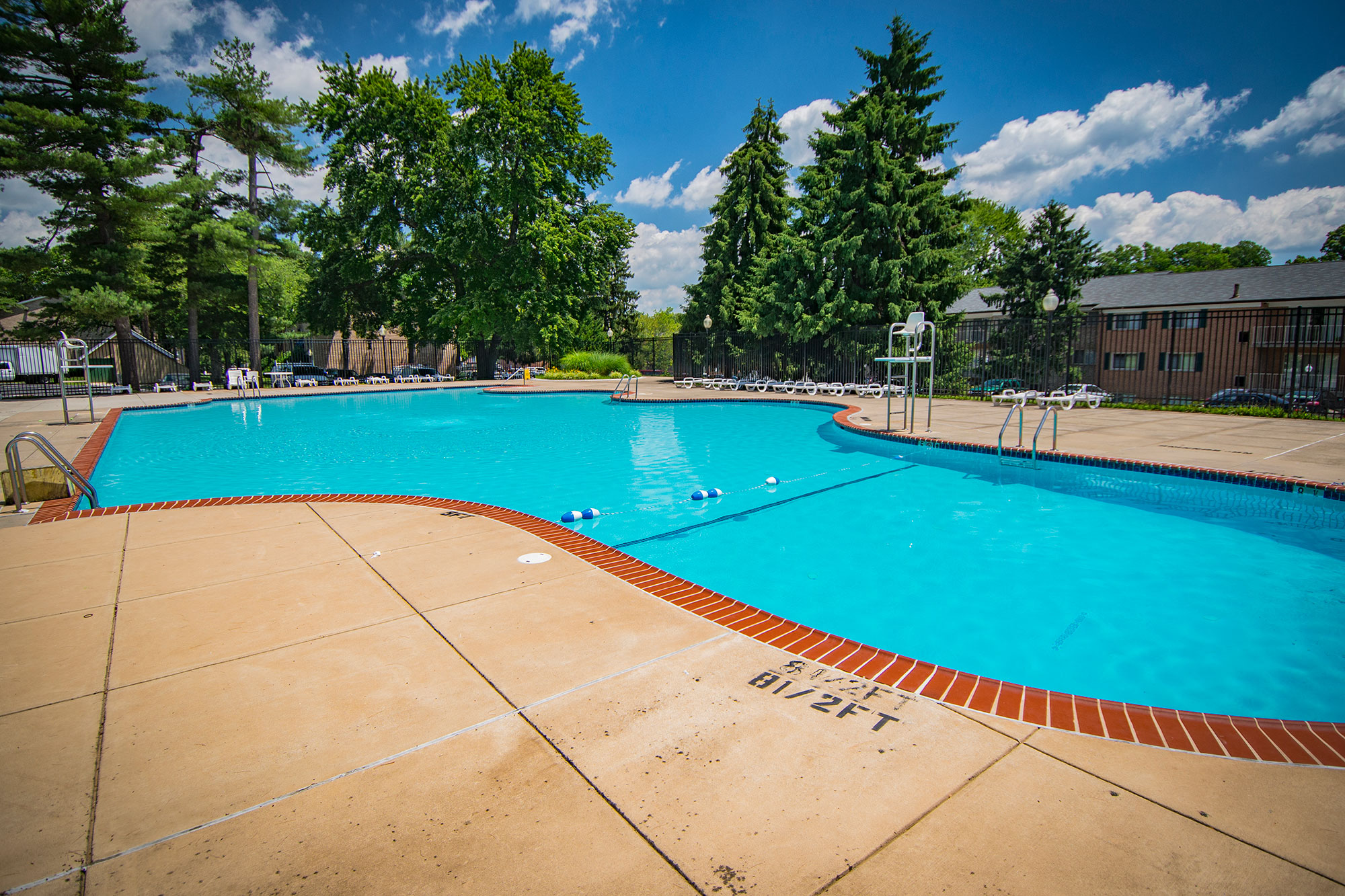Maplewood Villas Apartments Pool 16