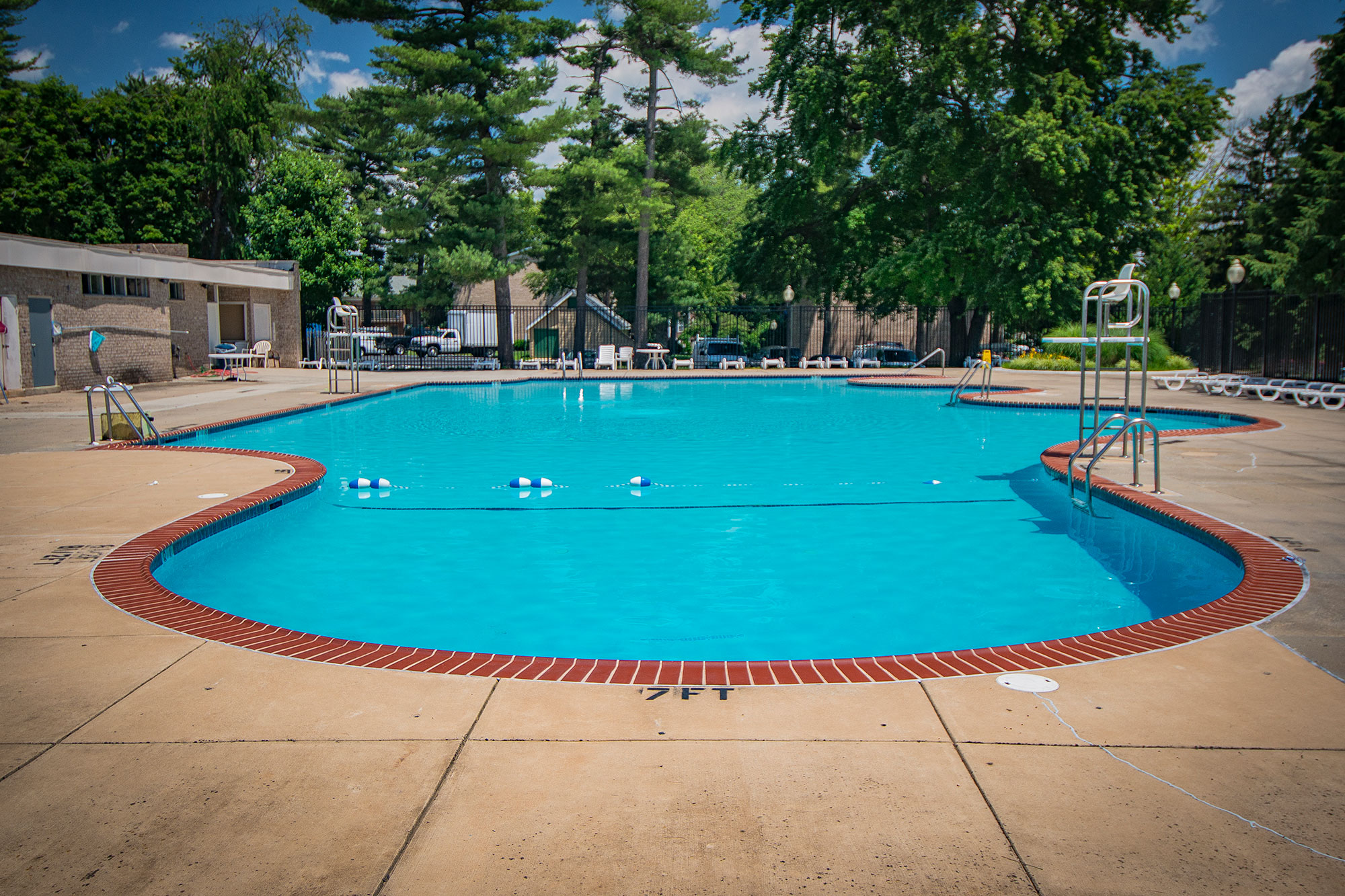 Maplewood Villas Apartments Pool 18