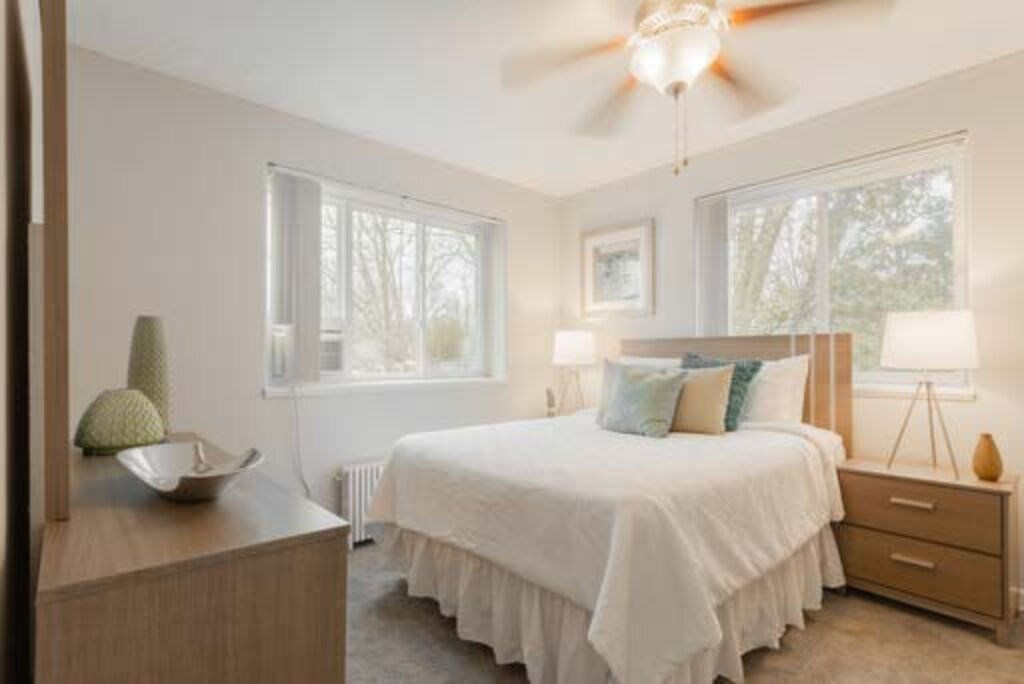 Bedroom With Ceiling Fan at Greenbelt Properties, Greenbelt, MD 20770