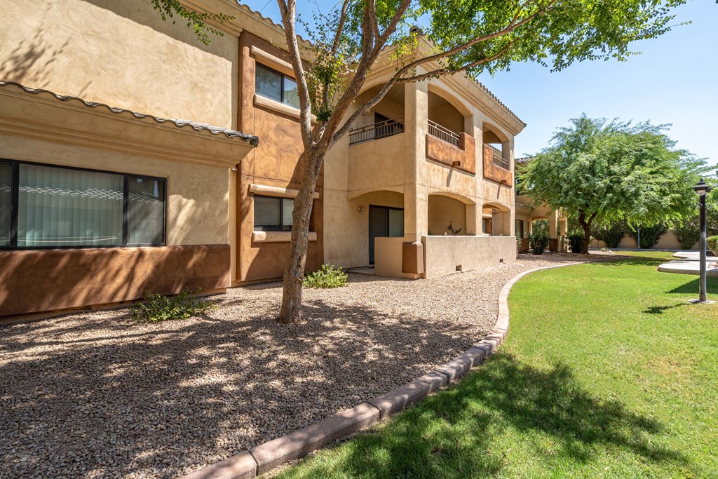 Green Landscape at Sereno Townhomes, Glendale, Arizona