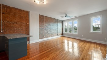 1400 Michigan Ave Studio-3 Beds Apartment, Loft for Rent - Photo Gallery 5