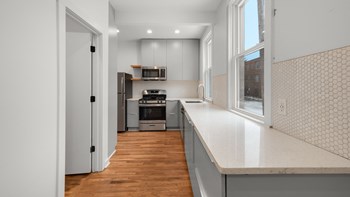 7243 Kercheval Ave 3 Beds Apartment for Rent - Photo Gallery 3