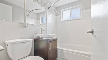 A1 One Bedroom Renovated One Bedroom - Photo Gallery 6