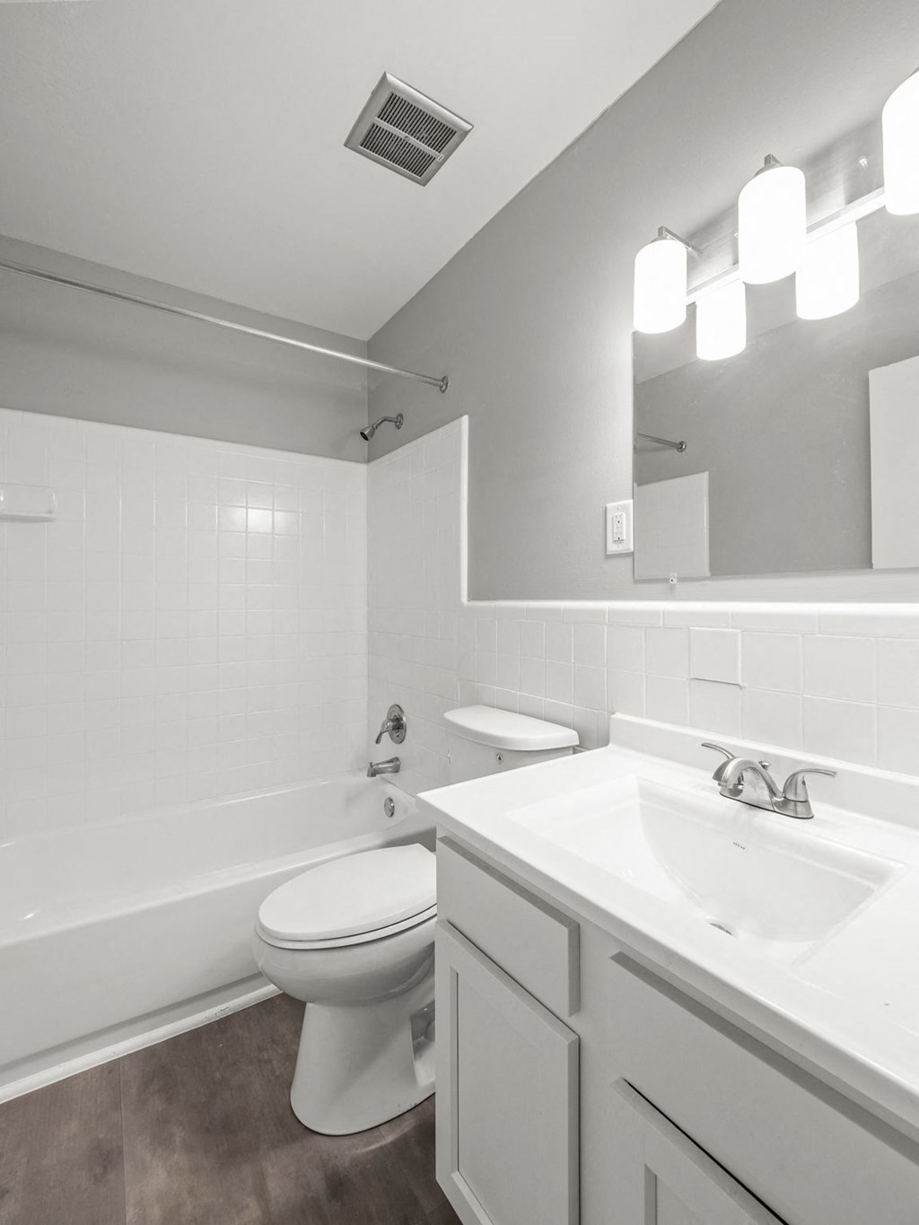 the preserve at ballantyne commons apartment bathroom