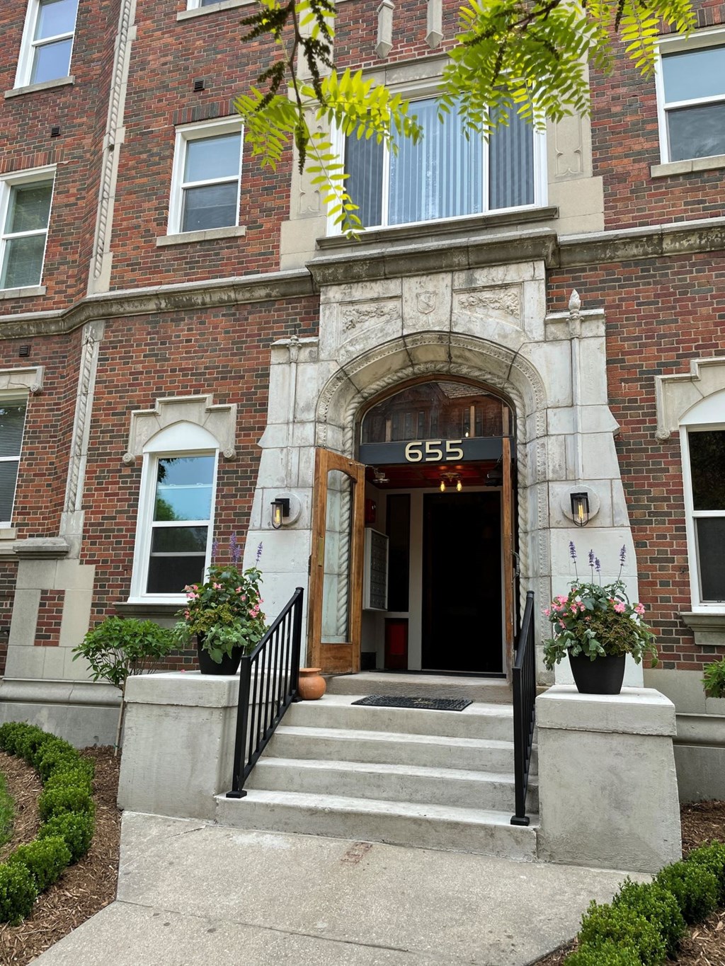 a brick building with a door that says gss