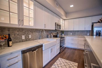 480 N. Main St Studio-2 Beds Apartment for Rent - Photo Gallery 4