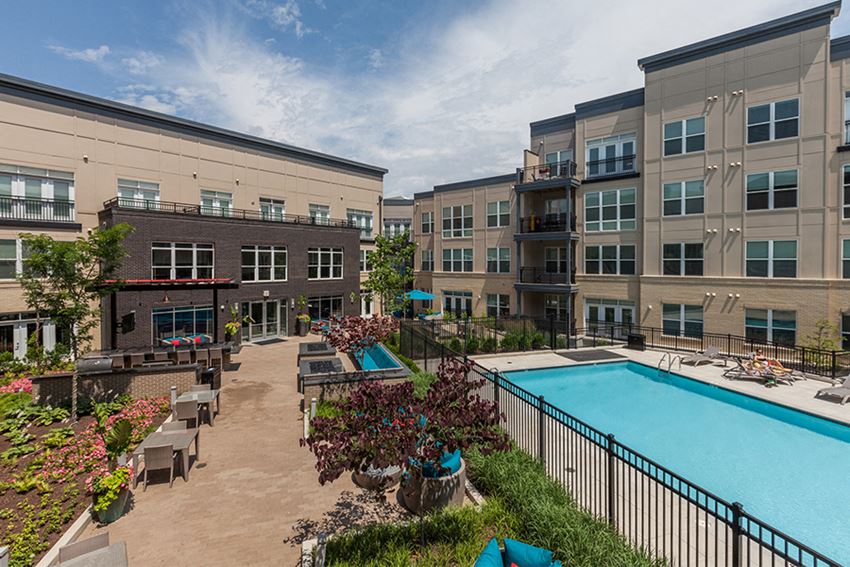 Pool Mallory Square - Apartments in Downtown Rockville - swimming pool - Photo Gallery