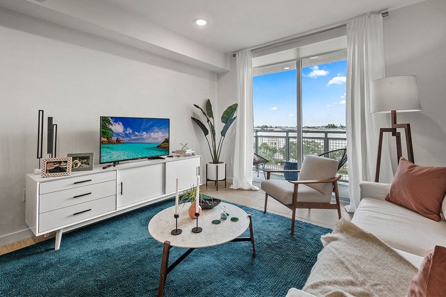 LaVida Apartments is a similar property to Sheffield Apartments located in Miami