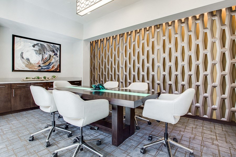 Stella Apartments for Rent in Uptown Dallas - Conference Center