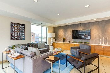 Sky Lounge Minneapolis, MN Apartments | Junction Flats | Sky Lounge - Photo Gallery 4