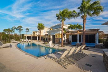 Big Sand Lake Apartments | Orlando, FL | Lake Vue pool - Photo Gallery 4