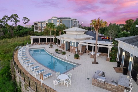 Big Sand Lake Apartments | Orlando, FL | Lake Vue pool