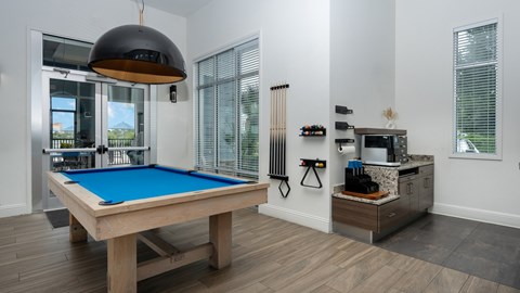 Big Sand Lake Apartments | Lake Vue | Orlando, FL | Clubhouse