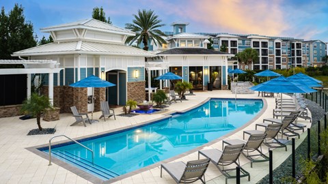 Big Sand Lake Apartments | Orlando, FL | Lake Vue pool