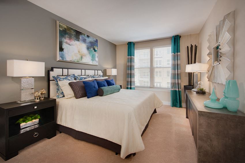 Bedroom Mallory Square - Apartments near MARC Washington Grove Statoin - spacious bedrooms - Photo Gallery