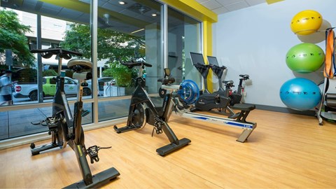 Metro 112 Apartments in Bellevue - Club Cardio