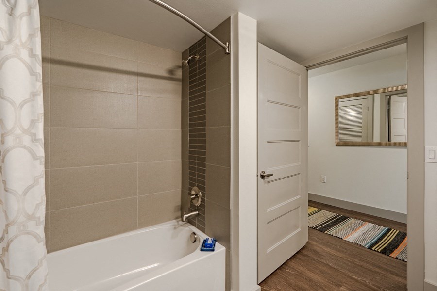 Metro 112 - Bellevue, WA - bathroom