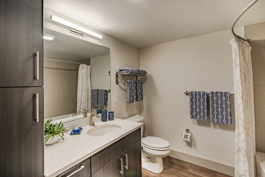 Metro 112 - Bellevue, WA - bathroom