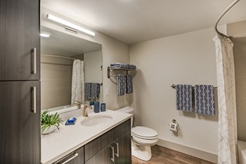 Bathroom Metro 112 - Bellevue, WA - bathroom