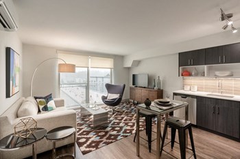 Floor to ceiling windows Metro 112 - Bellevue, WA - floor to ceiling windows