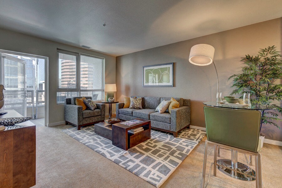 Metro 112 - Bellevue, WA - living room