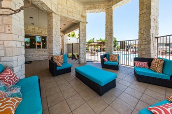 Outdoor Lounge Glenhaven at Star Ranch - Meadow Lake Park Apartments - outdoor lounge - Photo Gallery 5