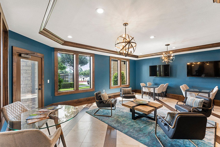 StoneLedge Apartments - Cyber lounge and media center - Grapevine ISD Apartments