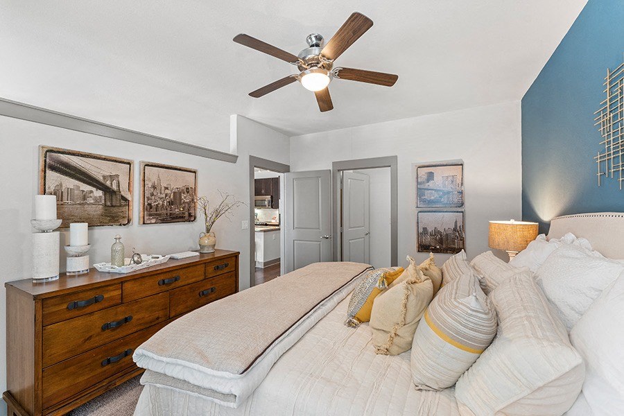 StoneLedge Apartments - Large bedrooms feature 9' ceilings - Apartments near DFW Airport