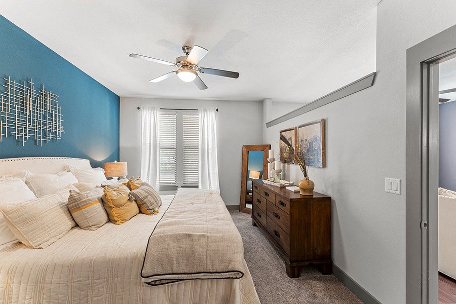 StoneLedge Apartments - Spacious 1-, 2-, and 3-bedrooms - Grapevine ISD Apartments