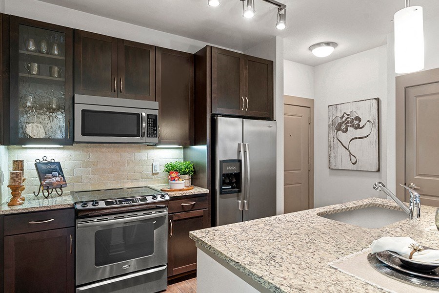 StoneLedge Apartments - Custom 42" Maple Cabinetry - Downtown Grapevine TX Apartments