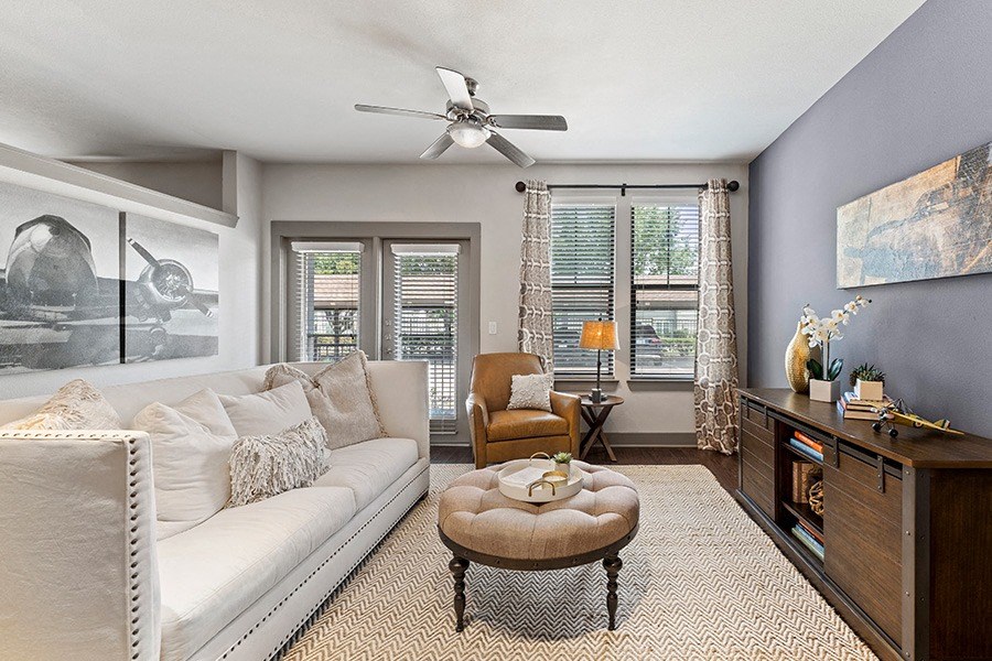 StoneLedge Apartments - Spacious living rooms - Grapevine ISD Apartments