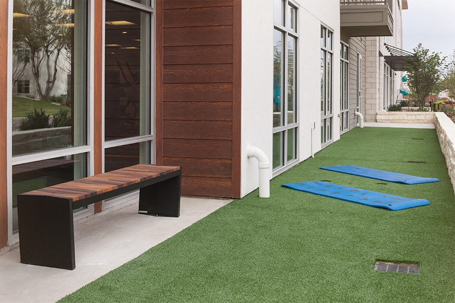 Lower Greenville Apartments Dallas, TX - Larq Henderson Zen out at our outdoor yoga area