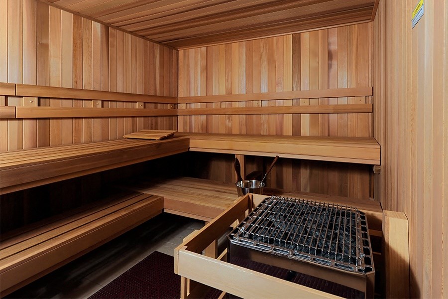 Men's and Women's saunas with shower