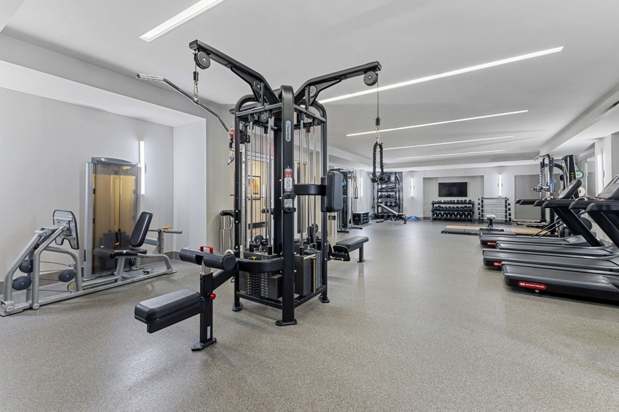 24/7 fully-equipped fitness center
