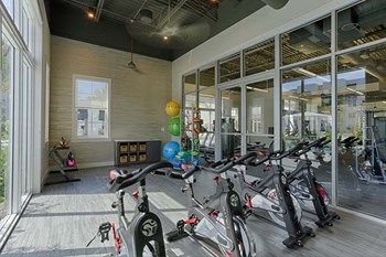 The District Boynton - Apartments near West Palm Beach - spin and yoga studio - Photo Gallery 15