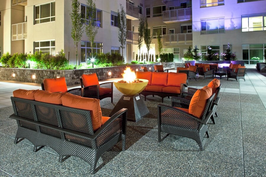 Metro 112 - Bellevue, WA - courtyard