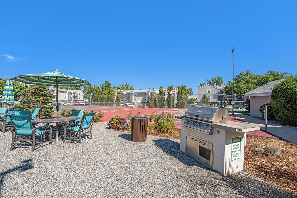 The Huntington outdoor BBQ grill and tennis court