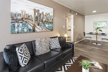 Living Room - Photo Gallery 3