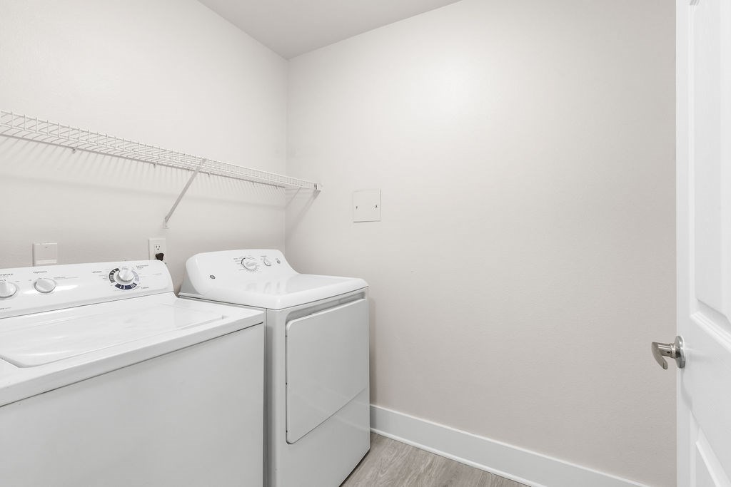 A white washer and dryer in a small laundry room.
