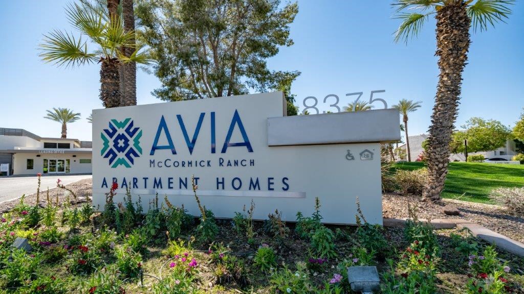 Avia signage