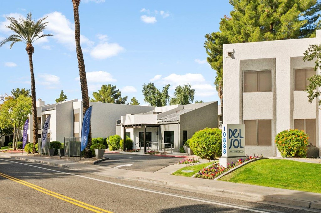 Del Sol Apartments Exterior