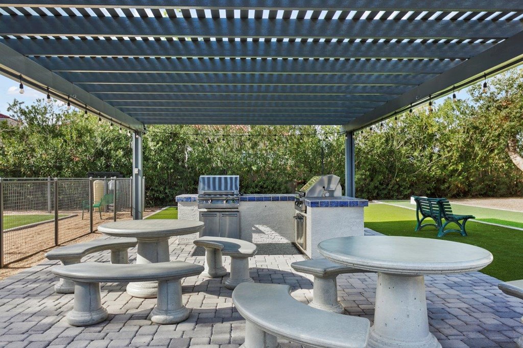 Del Sol Apartments Courtyard with BBQ's and Covered Picnic Tables